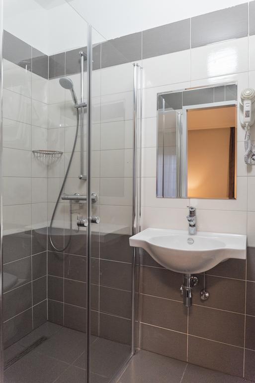 Pension Zum Meridianstein กมึนด์ ภายนอก รูปภาพ