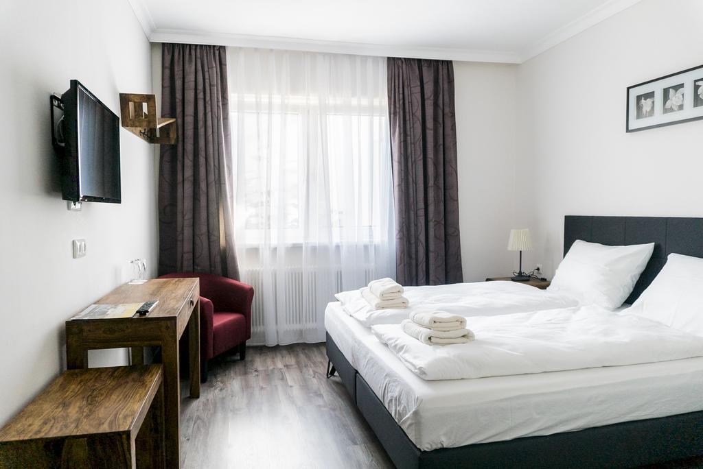 Pension Zum Meridianstein กมึนด์ ภายนอก รูปภาพ
